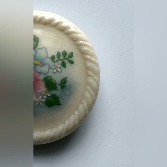 🎉❤️Avon “Floral Bouquet” Brooch - Picture 3 of 6